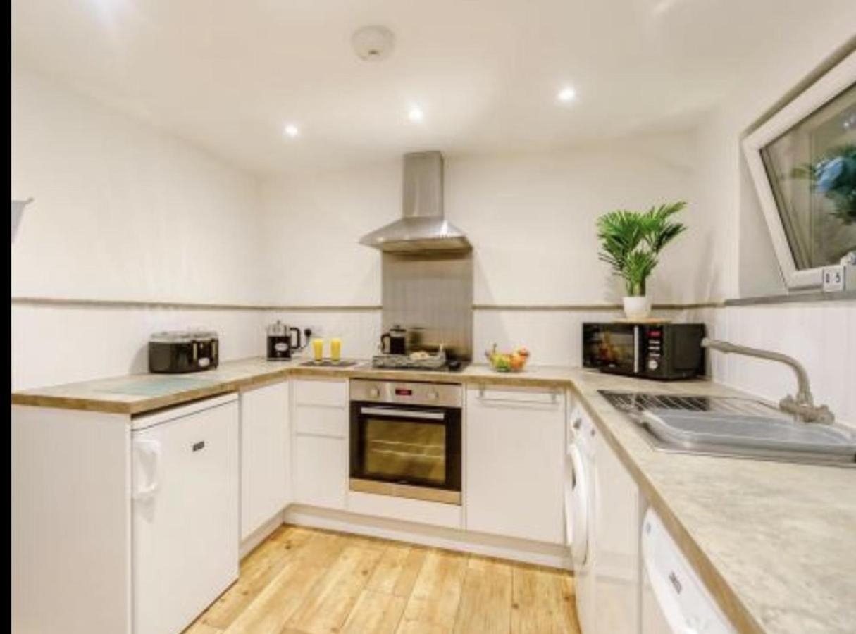 Charming 2-Bed Cottage In Wadebridge Cornwall エクステリア 写真