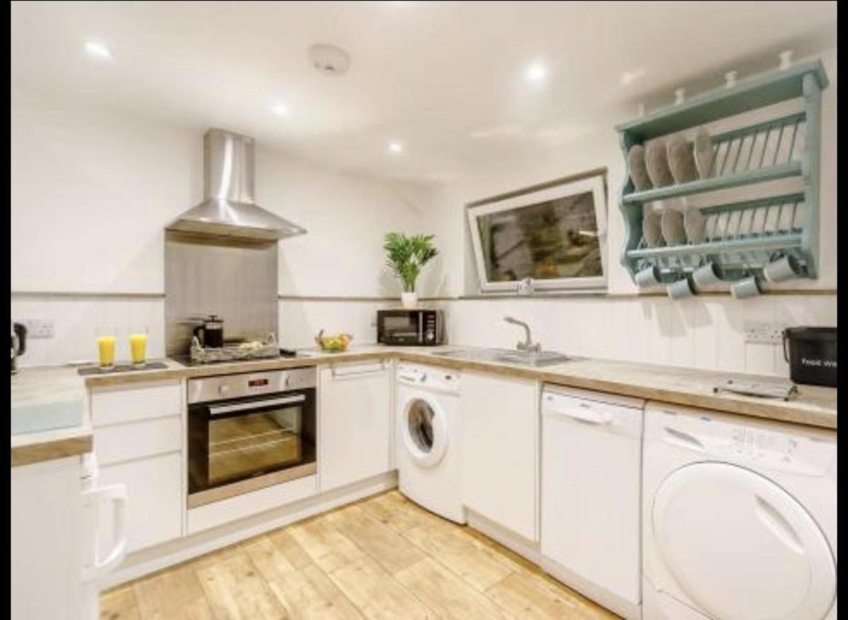 Charming 2-Bed Cottage In Wadebridge Cornwall エクステリア 写真